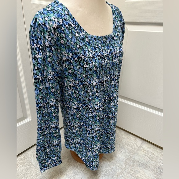 NWOT Pretty Floral Top - Picture 1 of 8